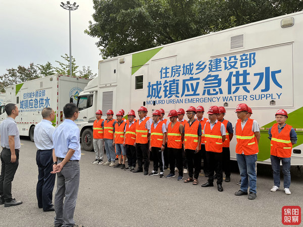 hjc黄金城官网登录入口紧急救援供水车保障泸定群众用水安全